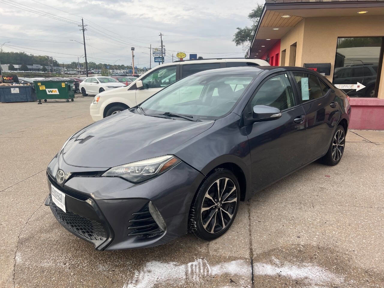 Used 2017 Toyota Corolla SE image 2