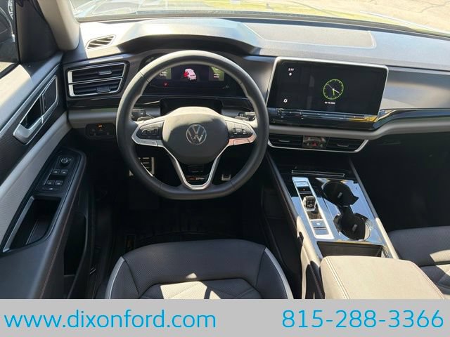 Used 2025 Volkswagen Atlas Peak Edition SE AWD/4WD image 22