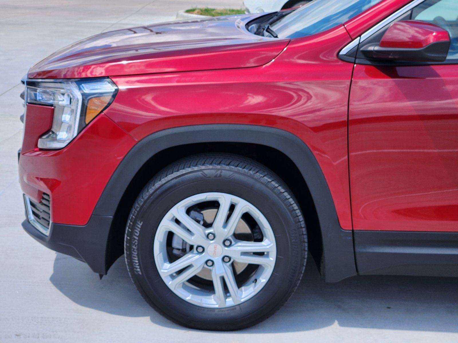 Used 2024 GMC Terrain SLE AWD/4WD image 10