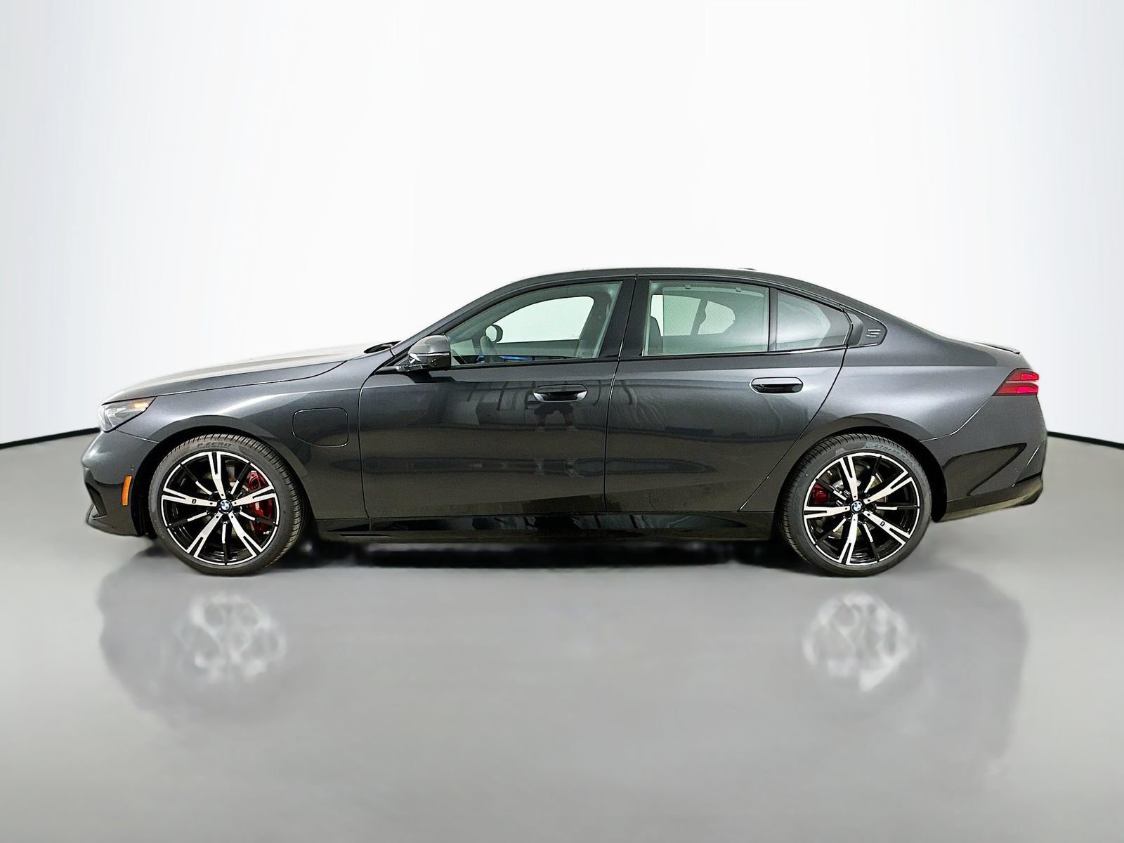 New 2026 BMW 550e xDrive w/ Executive Package AWD/4WD image 8