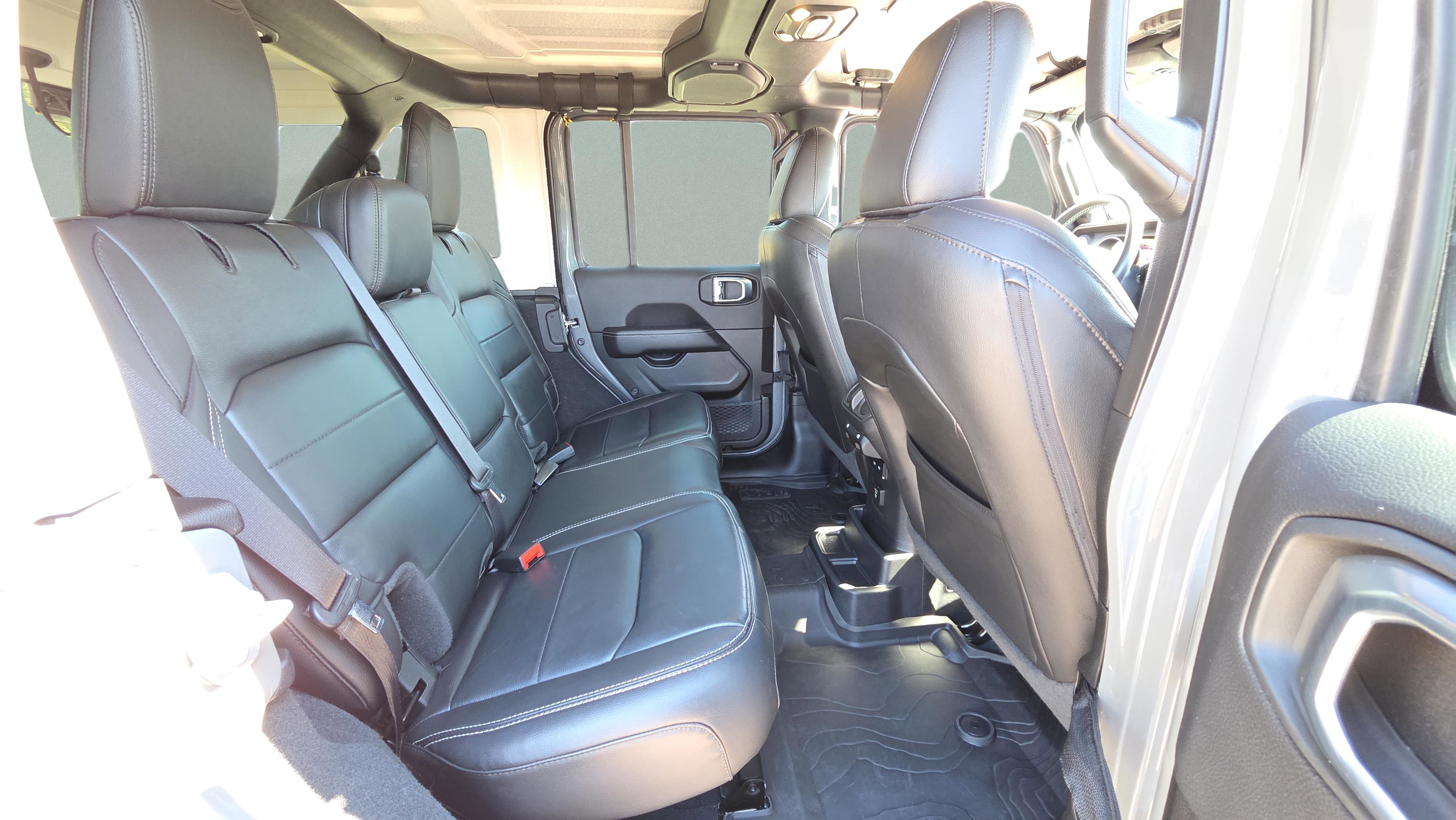 Used 2022 Jeep Wrangler Unlimited Sahara image 18