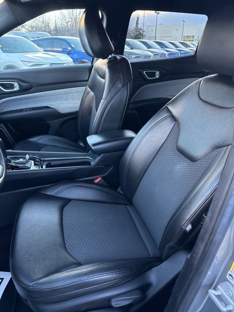 Used 2024 Jeep Compass Latitude image 12