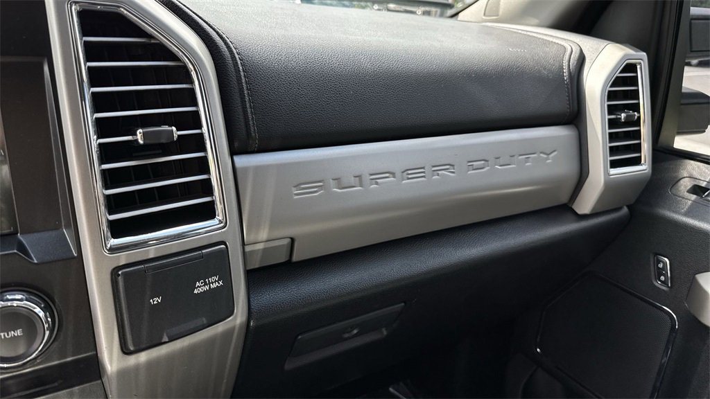 Used 2017 Ford F350 Lariat w/ Chrome Package image 57