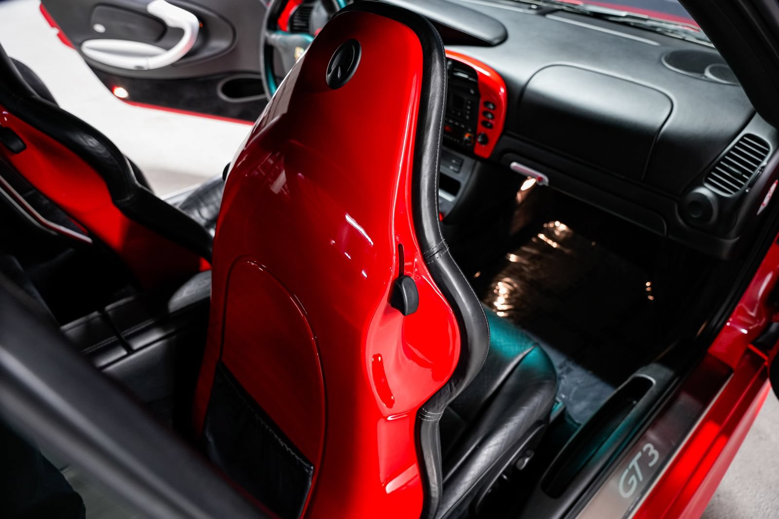 Used 2004 Porsche 911 GT3 RWD image 27