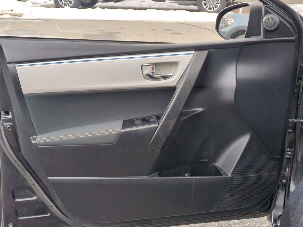 Used 2016 Toyota Corolla LE image 29