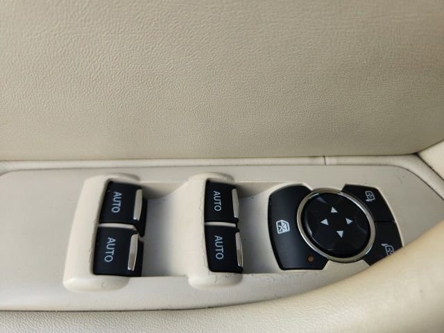 Used 2013 Lincoln MKS image 18