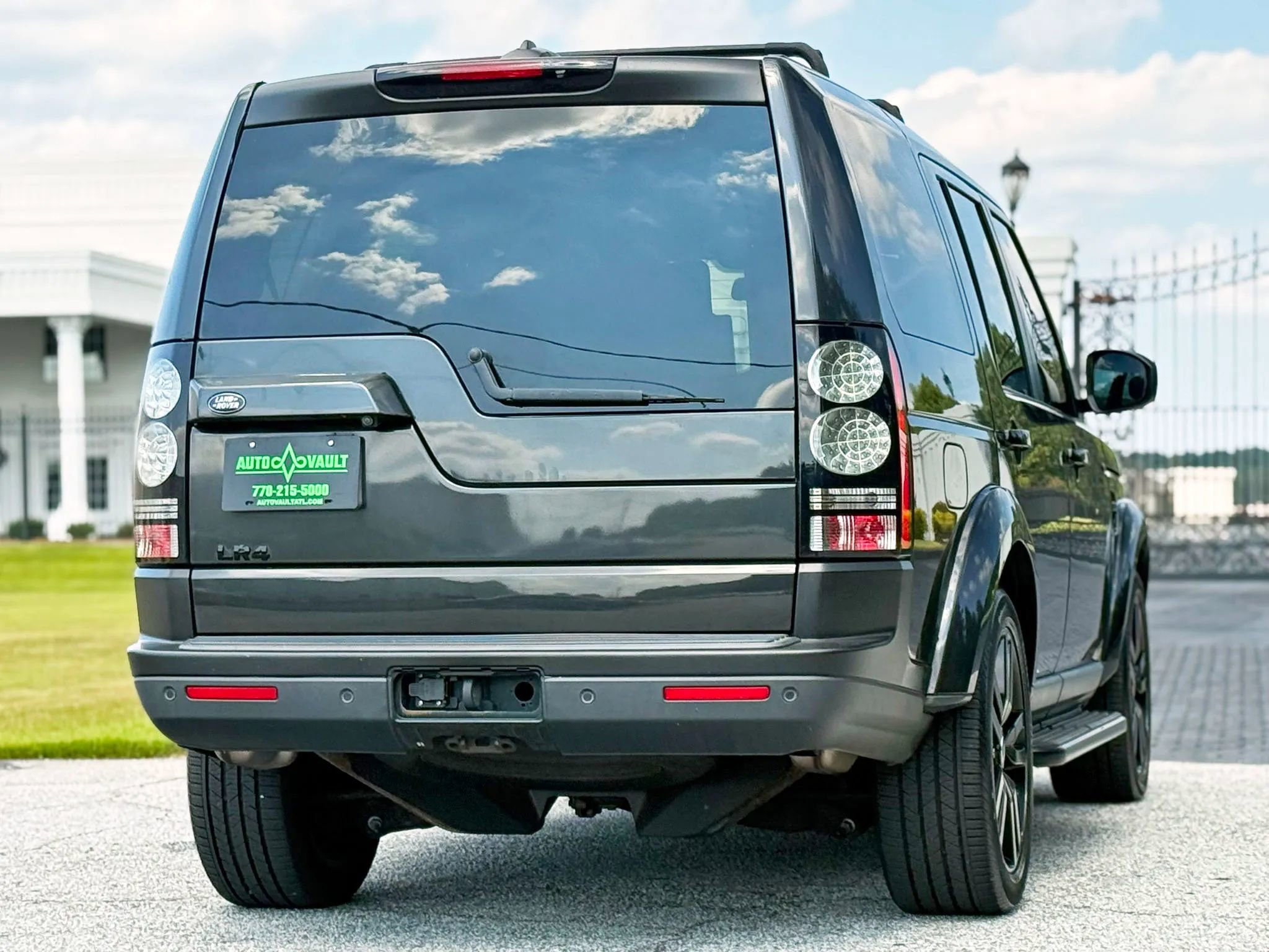 Used 2015 Land Rover LR4 HSE image 11