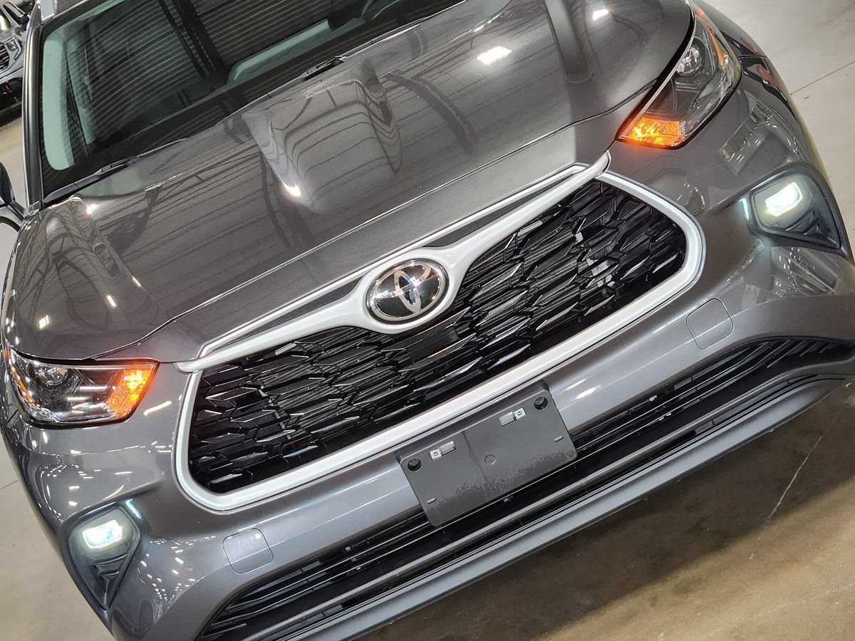 Used 2024 Toyota Highlander XLE FWD image 19