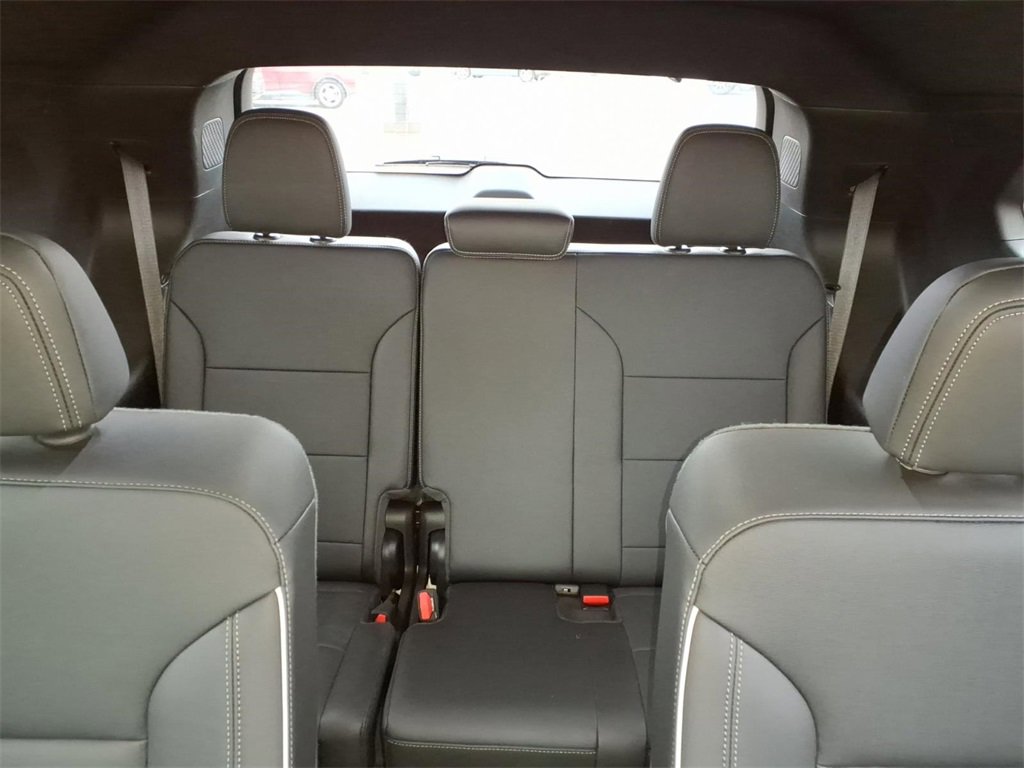 Used 2025 Buick Enclave Preferred image 13