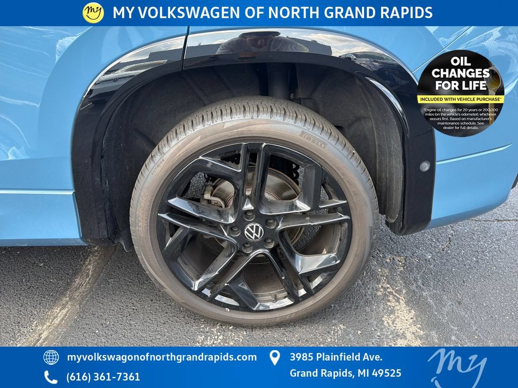Used 2025 Volkswagen Tiguan SE R-Line AWD/4WD image 34