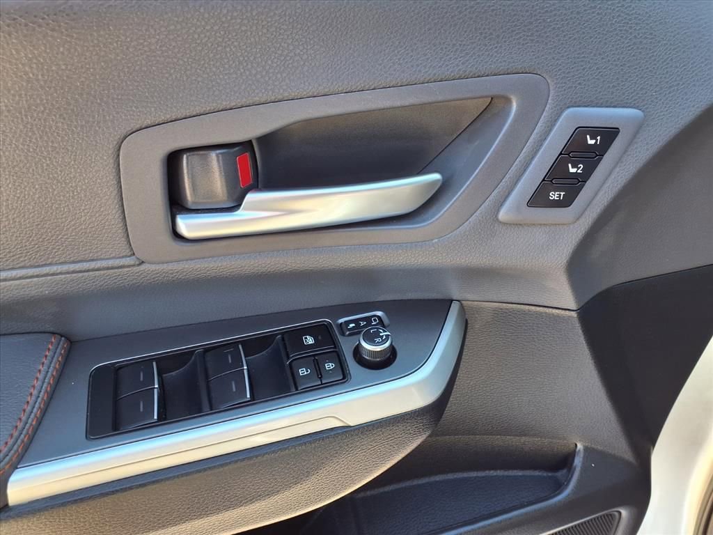 Used 2024 Toyota Sienna XSE w/ XSE Premium Package image 24