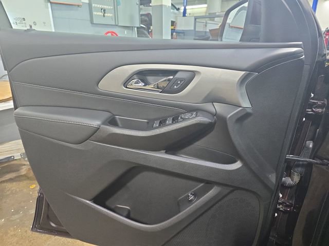 Used 2023 Chevrolet Traverse LT image 30