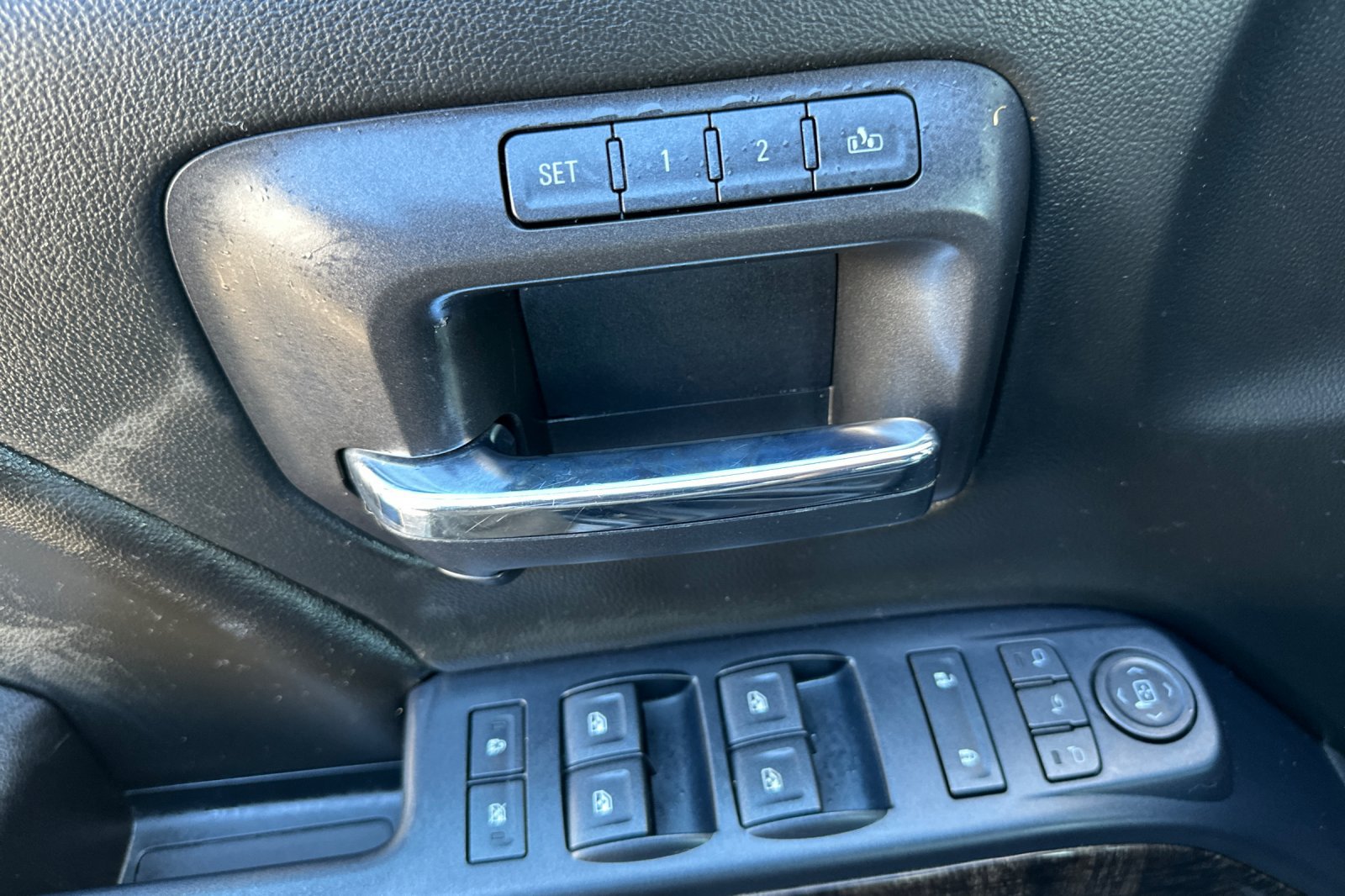 Used 2015 GMC Sierra 2500 Denali w/ Duramax Plus Package AWD/4WD image 11