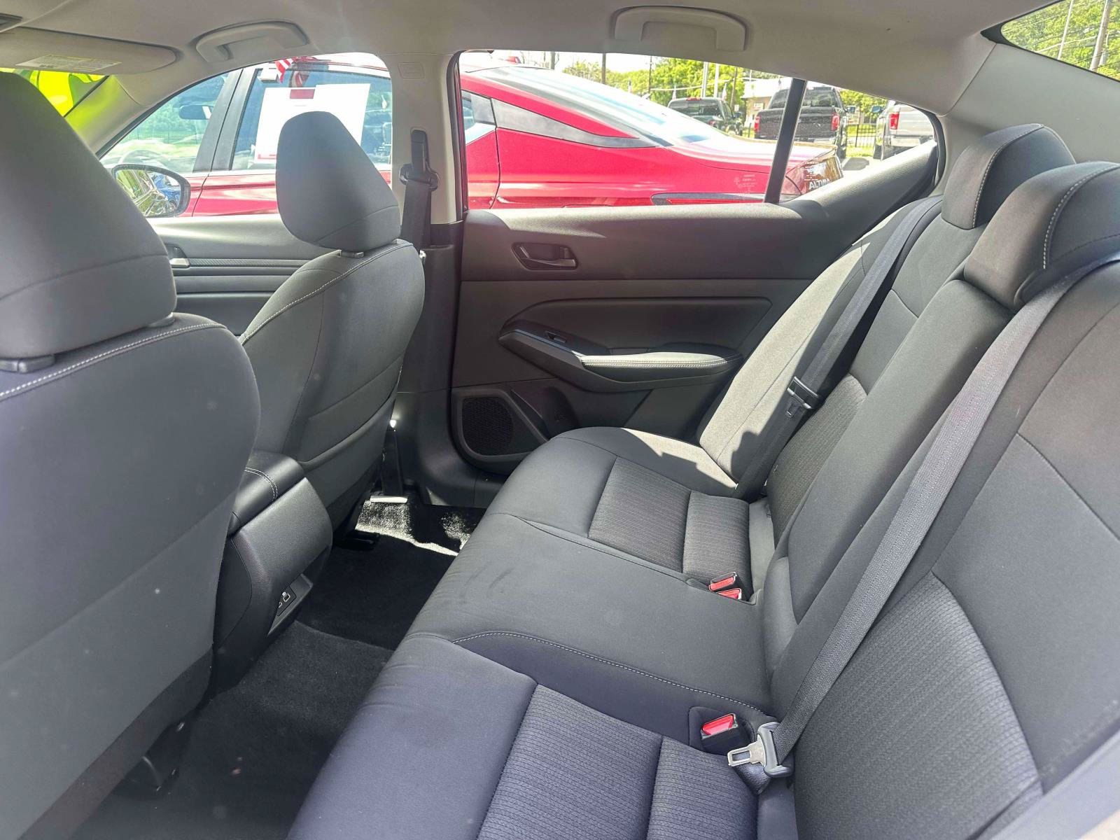 Used 2025 Nissan Altima 2.5 SV FWD image 9