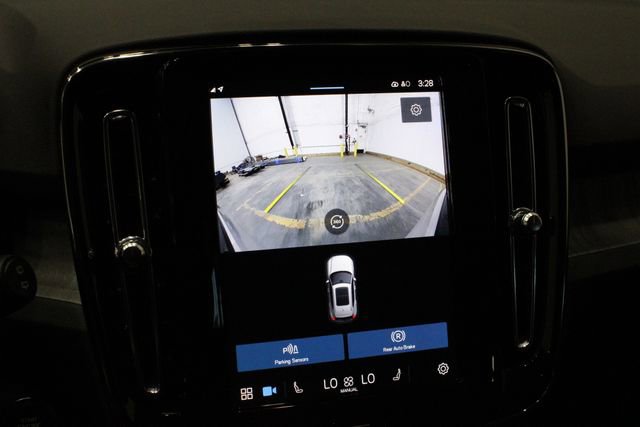 Used 2025 Volvo XC40 B5 Plus image 38