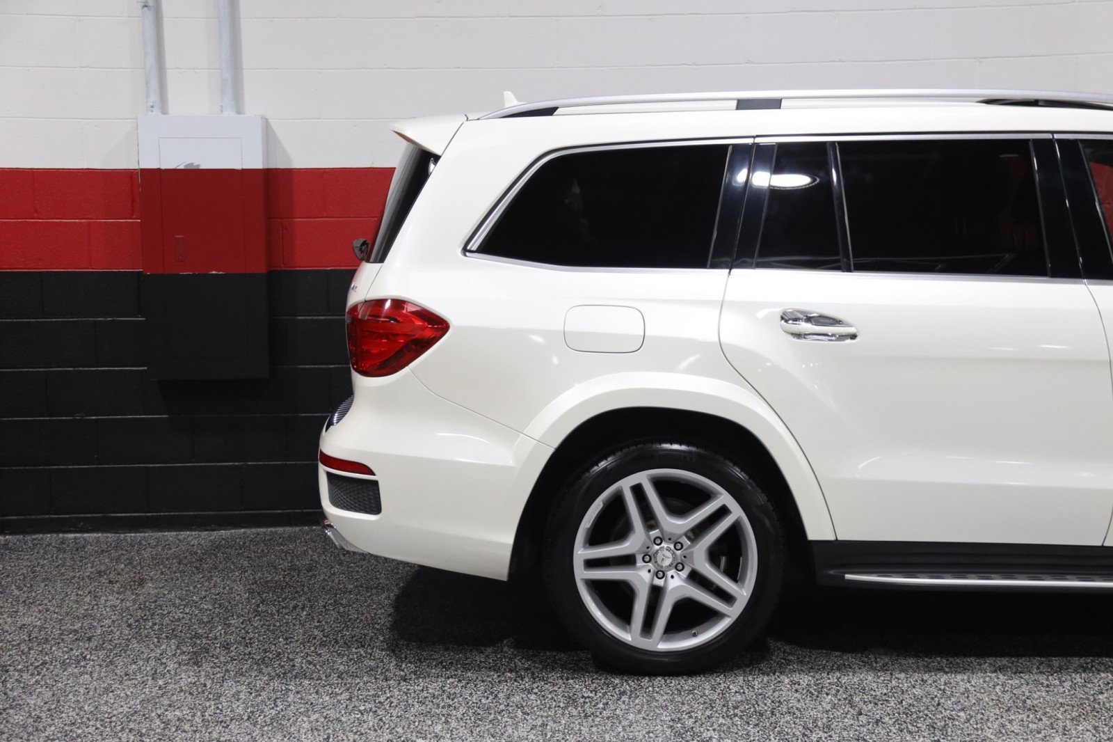 Used 2013 Mercedes-Benz GL 550 4MATIC AMG Sport 4dr Suv image 5
