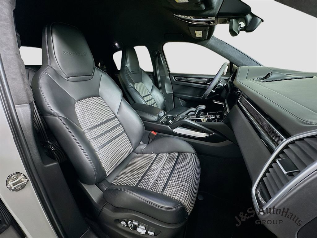 Used 2021 Porsche Cayenne Turbo S AWD/4WD image 33