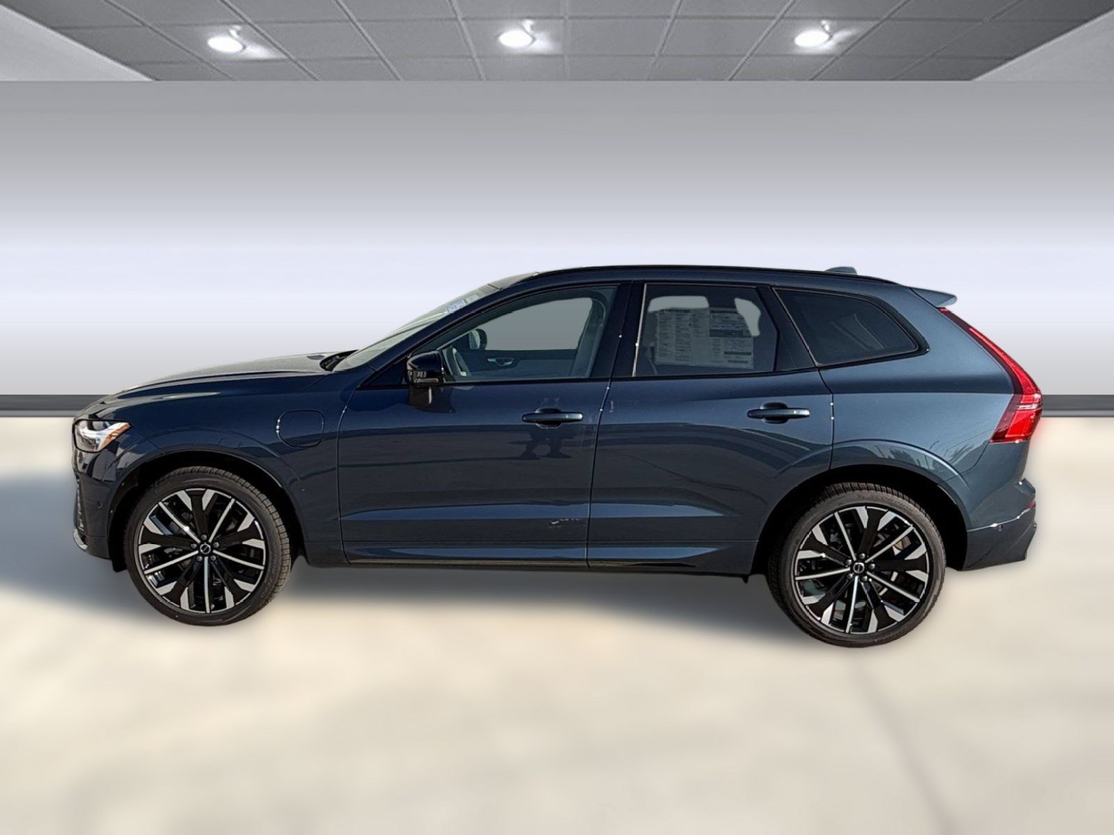 New 2026 Volvo XC60 T8 Ultra w/ Climate Package AWD/4WD image 2