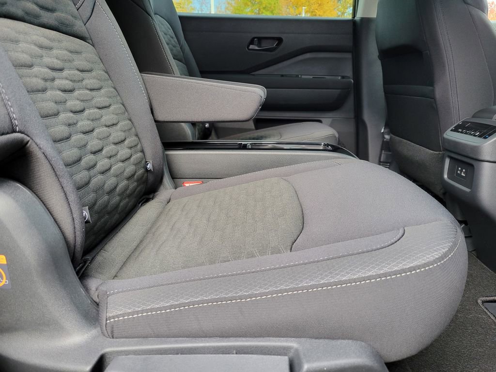 New 2025 Nissan Pathfinder SV image 18