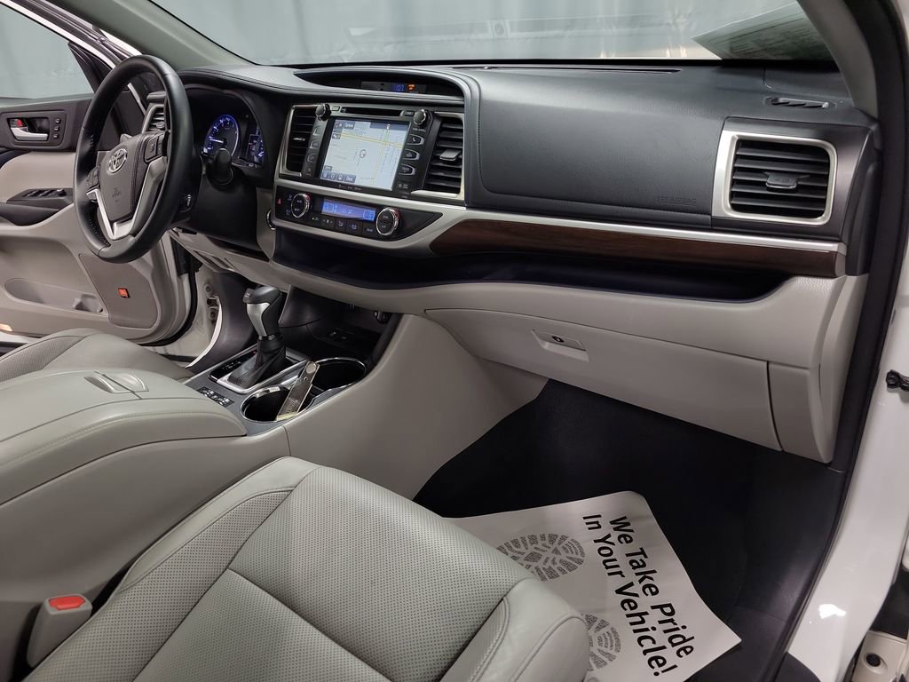 Used 2016 Toyota Highlander Limited image 27