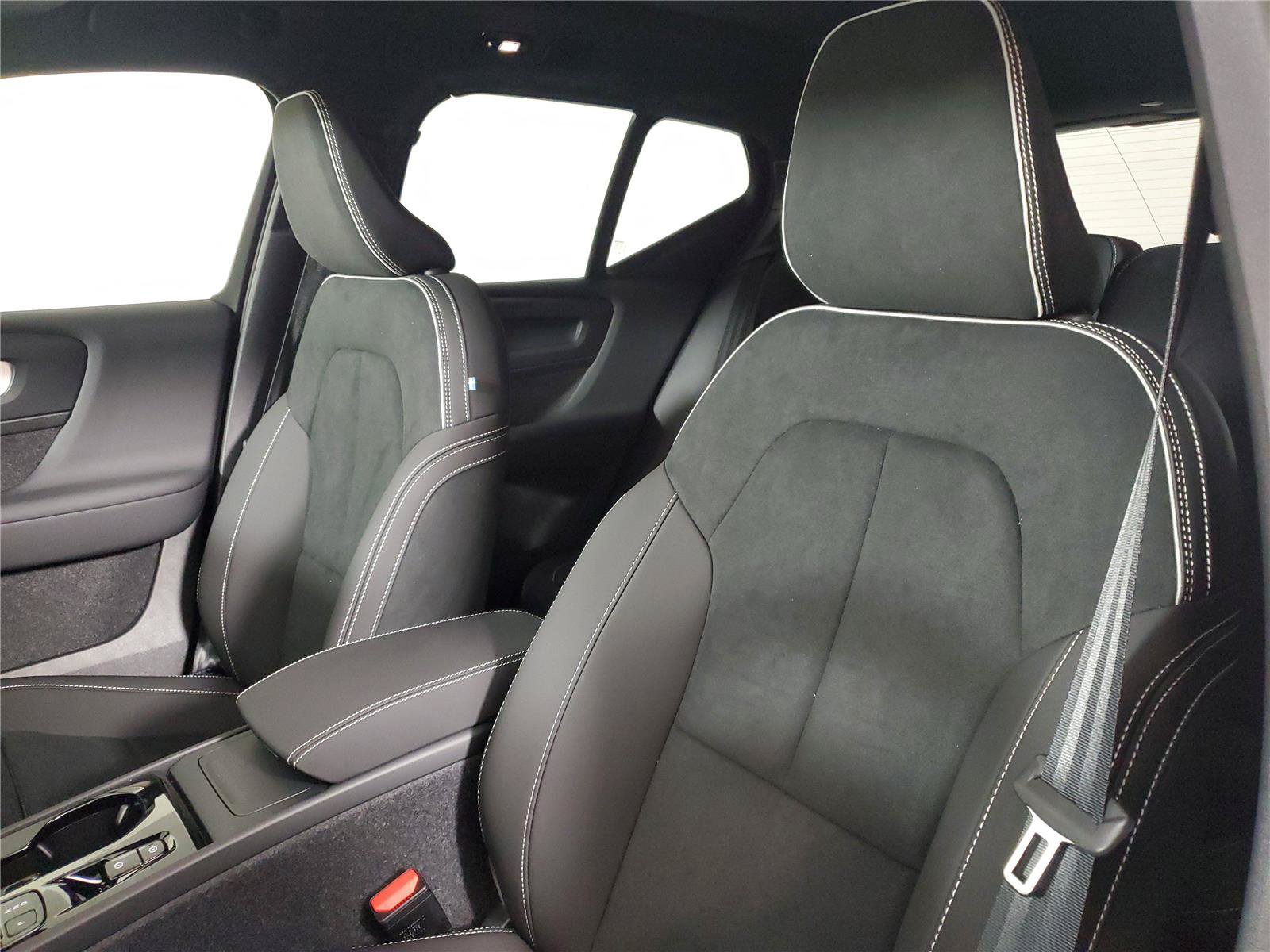 New 2026 Volvo XC40 B5 Ultra w/ Climate Package AWD/4WD image 22