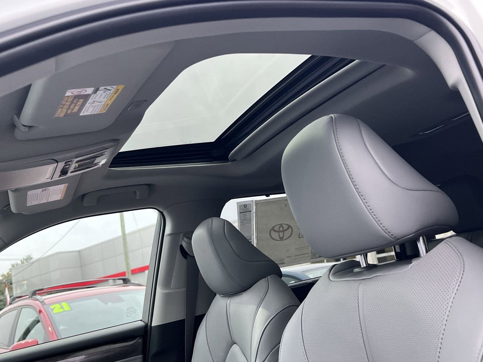 New 2025 Toyota Highlander Limited image 17