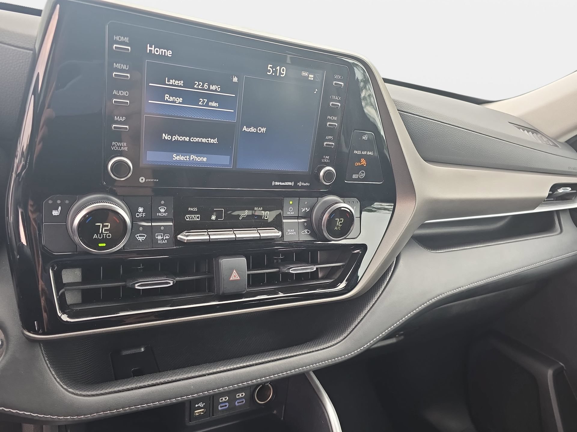 Used 2022 Toyota Highlander XLE AWD/4WD image 20