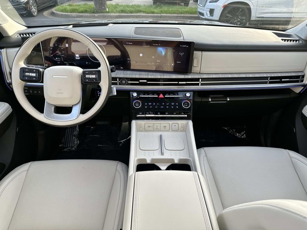 Used 2025 Hyundai Santa Fe Calligraphy image 9