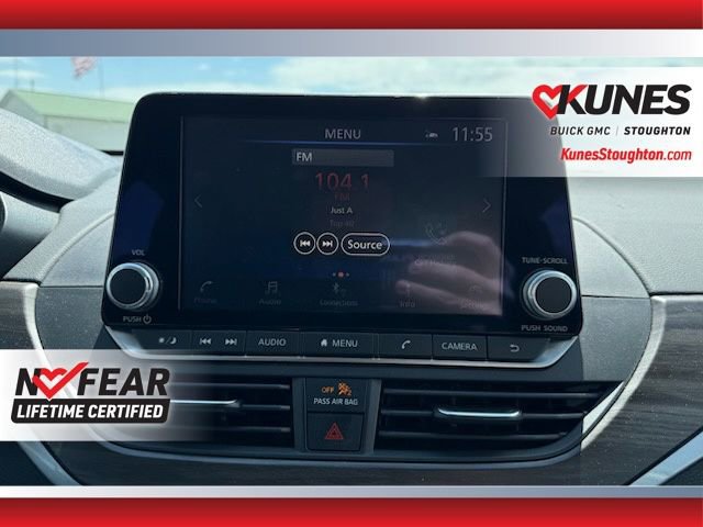 Used 2025 Nissan Altima 2.5 SV FWD image 23