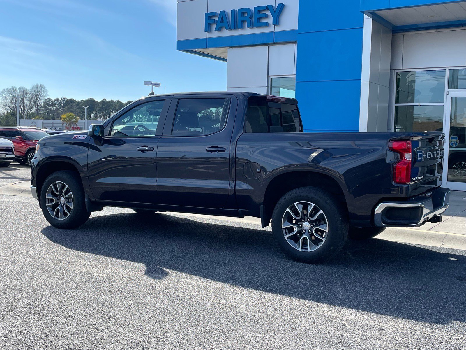 Used 2023 Chevrolet Silverado 1500 LT image 3