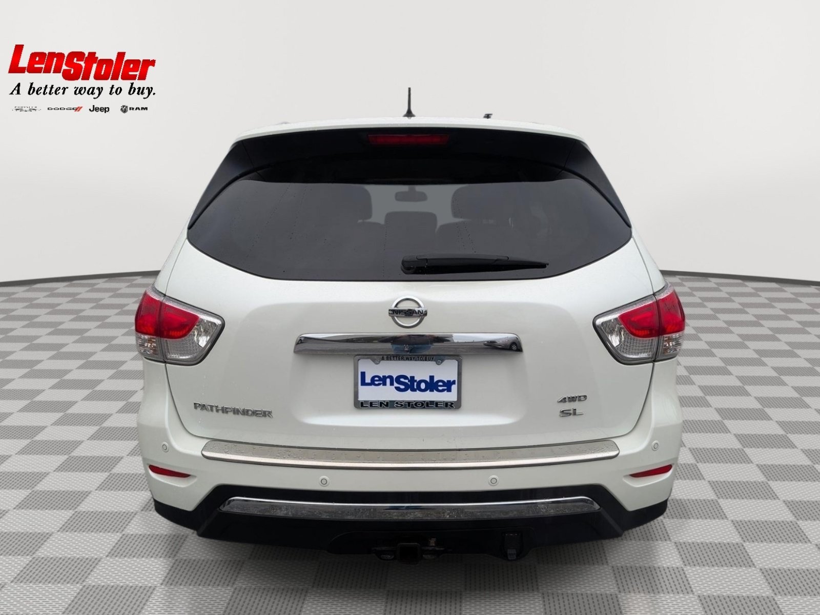 Used 2015 Nissan Pathfinder SL w/ SL Tech Package FWD image 4