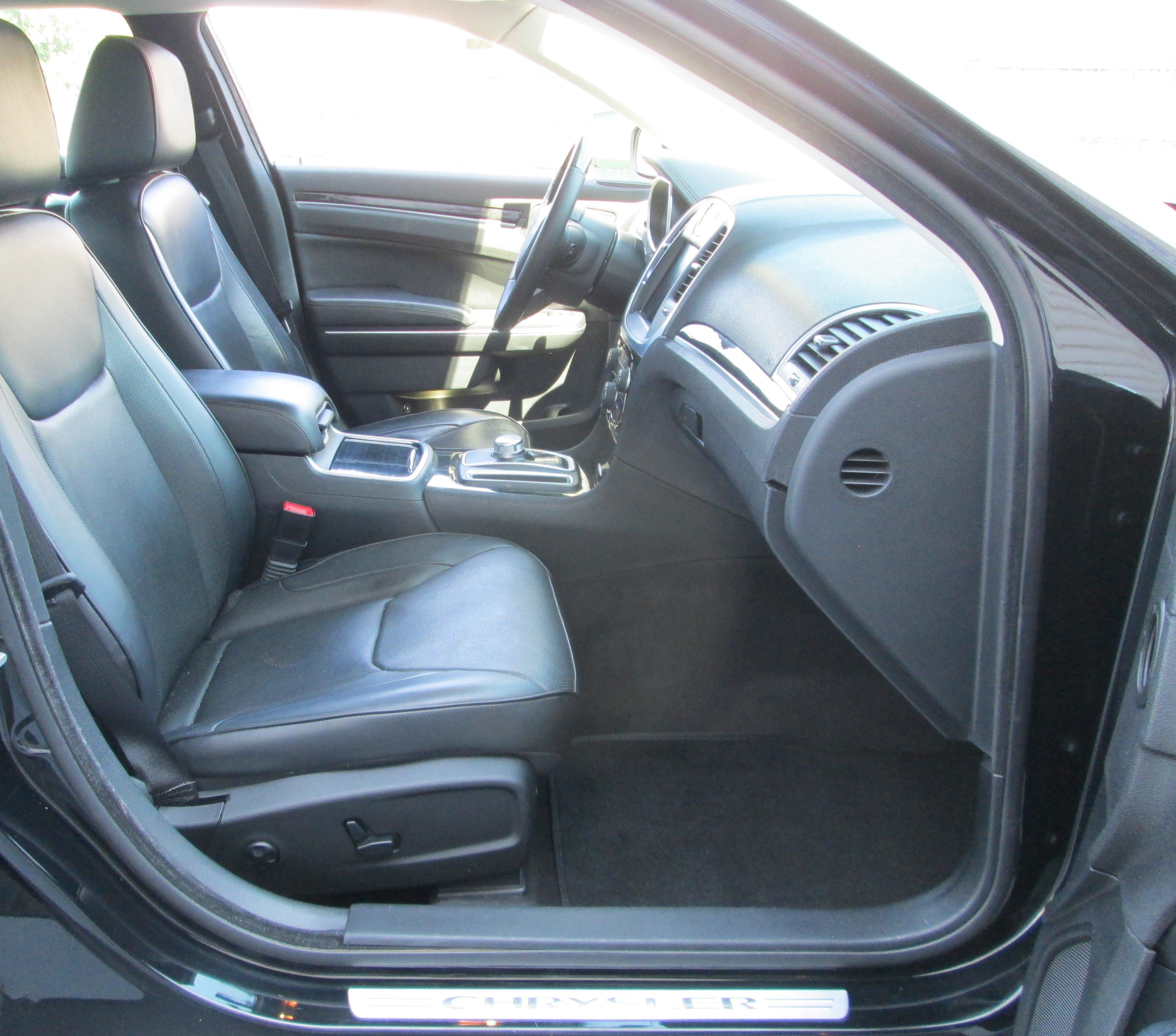 Used 2016 Chrysler 300 C AWD/4WD image 11