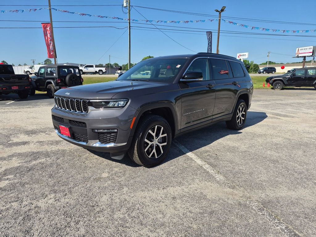 Used 2025 Jeep Grand Cherokee L Limited w/ Luxury Tech Group II image 7