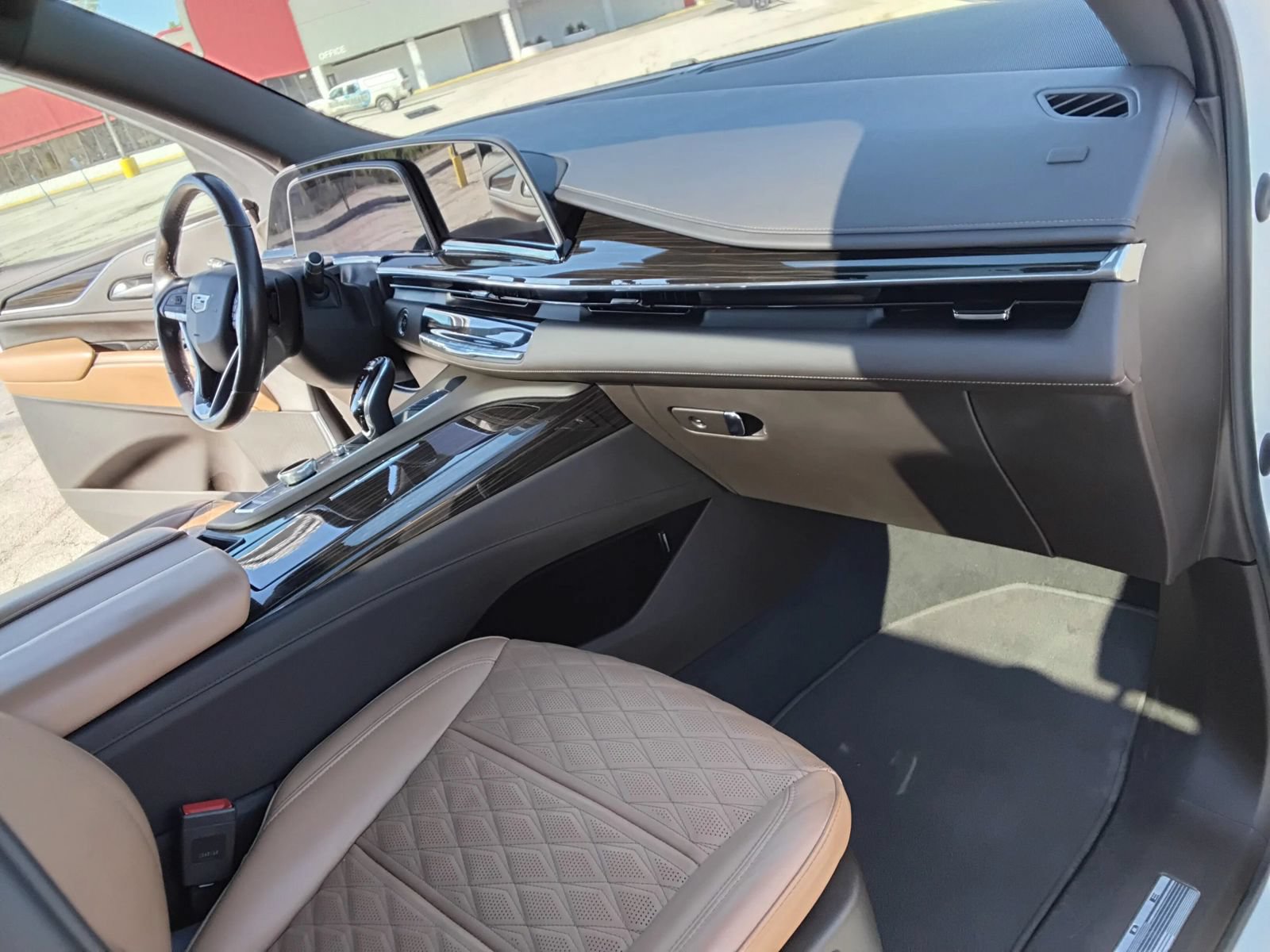 Used 2021 Cadillac Escalade Premium Luxury AWD/4WD image 16