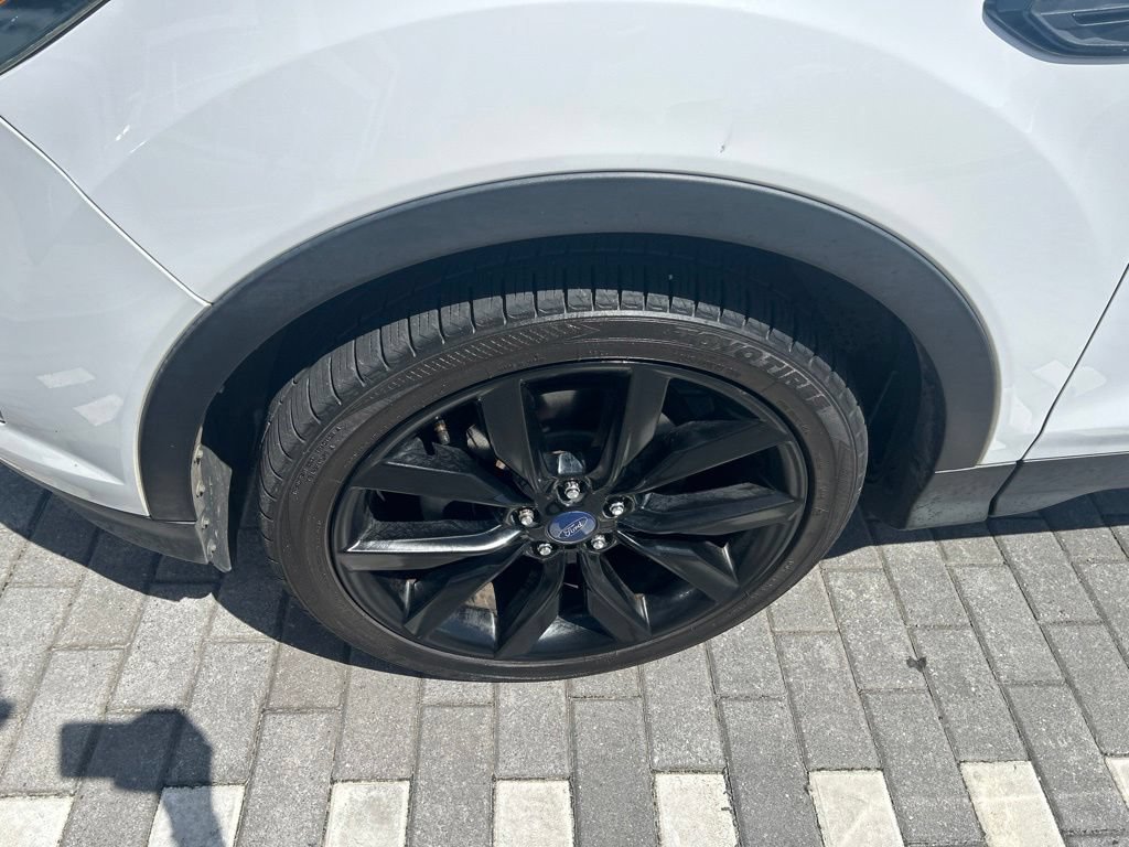 Used 2017 Ford Escape SE w/ Equipment Group 201A FWD image 7