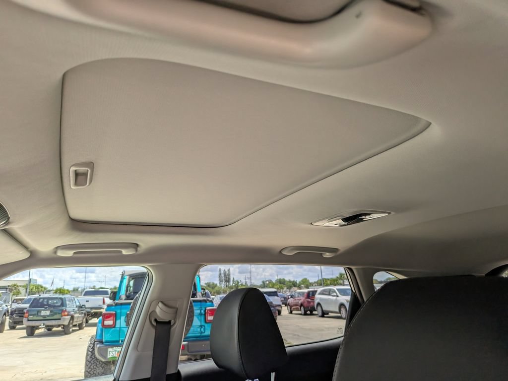 Certified 2025 Kia Seltos EX w/ EX Sunroof Package FWD image 21