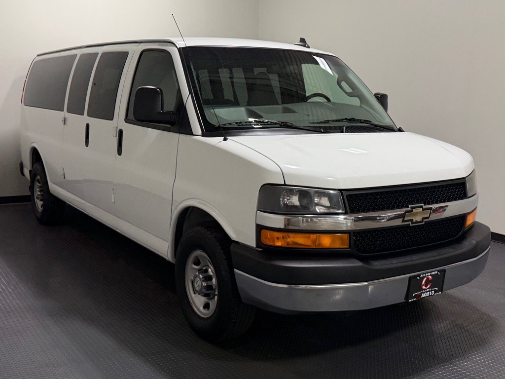Used 2017 Chevrolet Express 3500 LT w/ LT Preferred Equipment Group RWD image 4