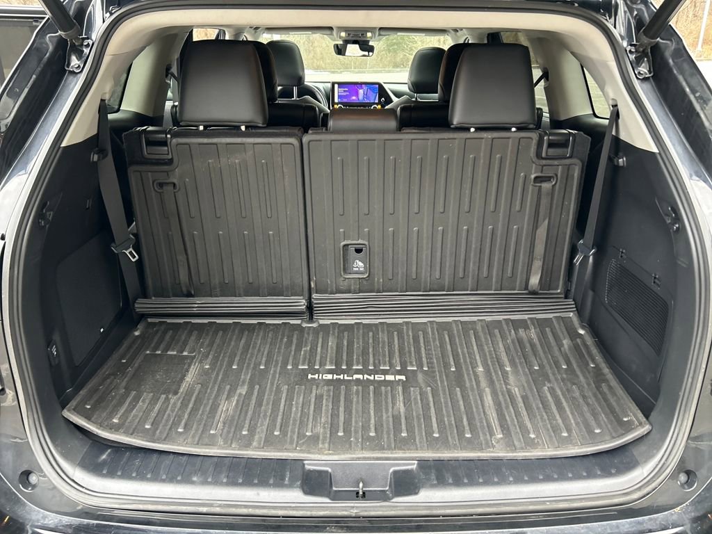 Used 2023 Toyota Highlander Limited image 26