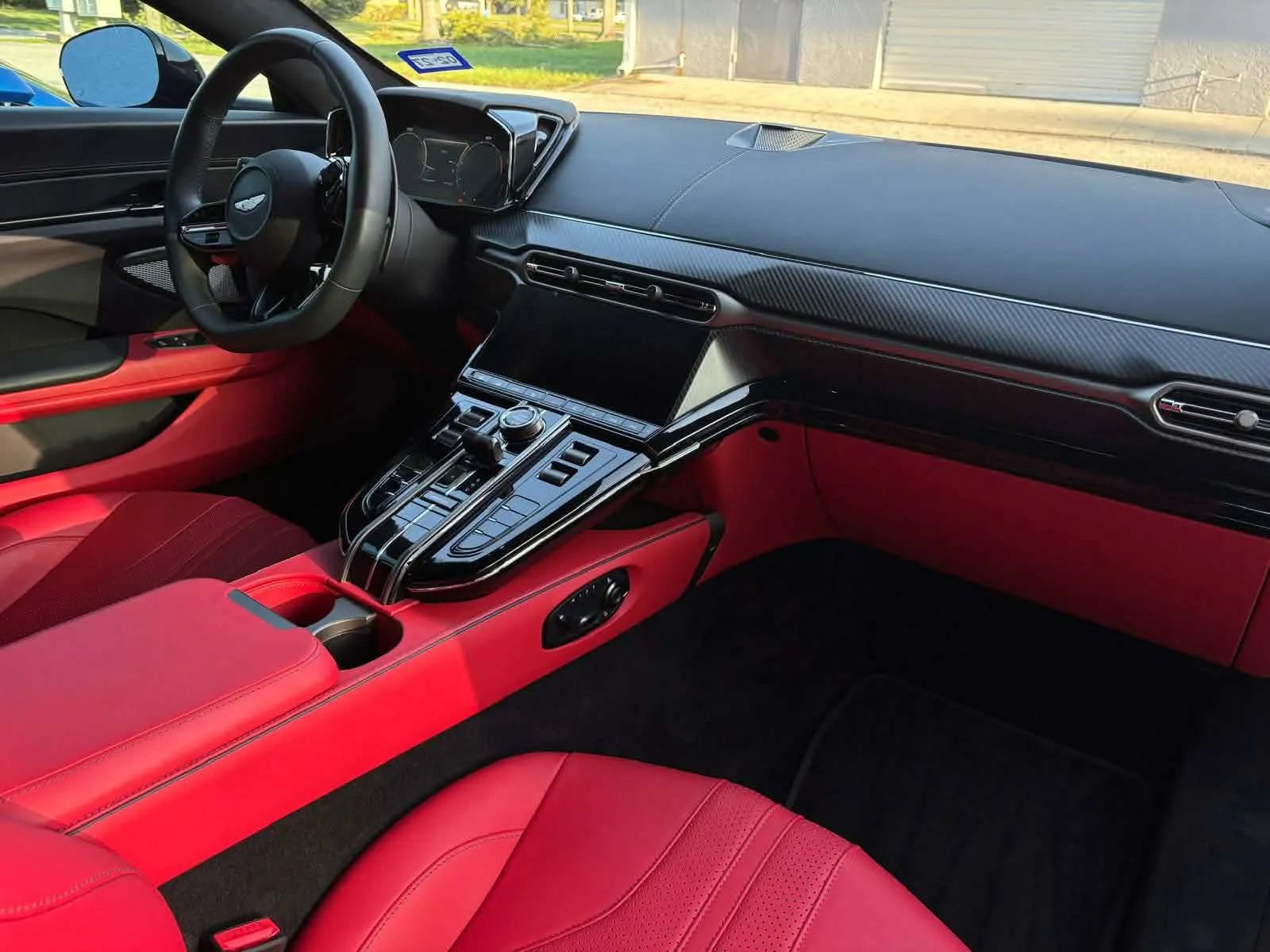 Used 2025 Aston Martin V8 Vantage Coupe RWD image 12
