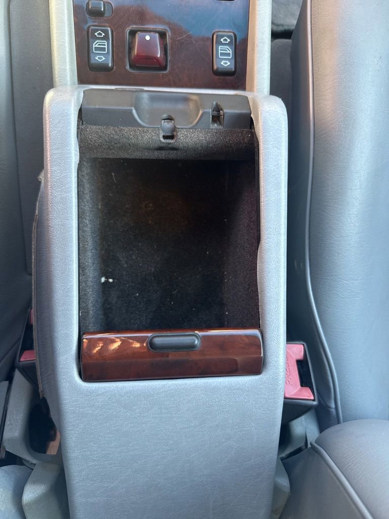 Used 1995 Mercedes-Benz E 320 Convertible image 37