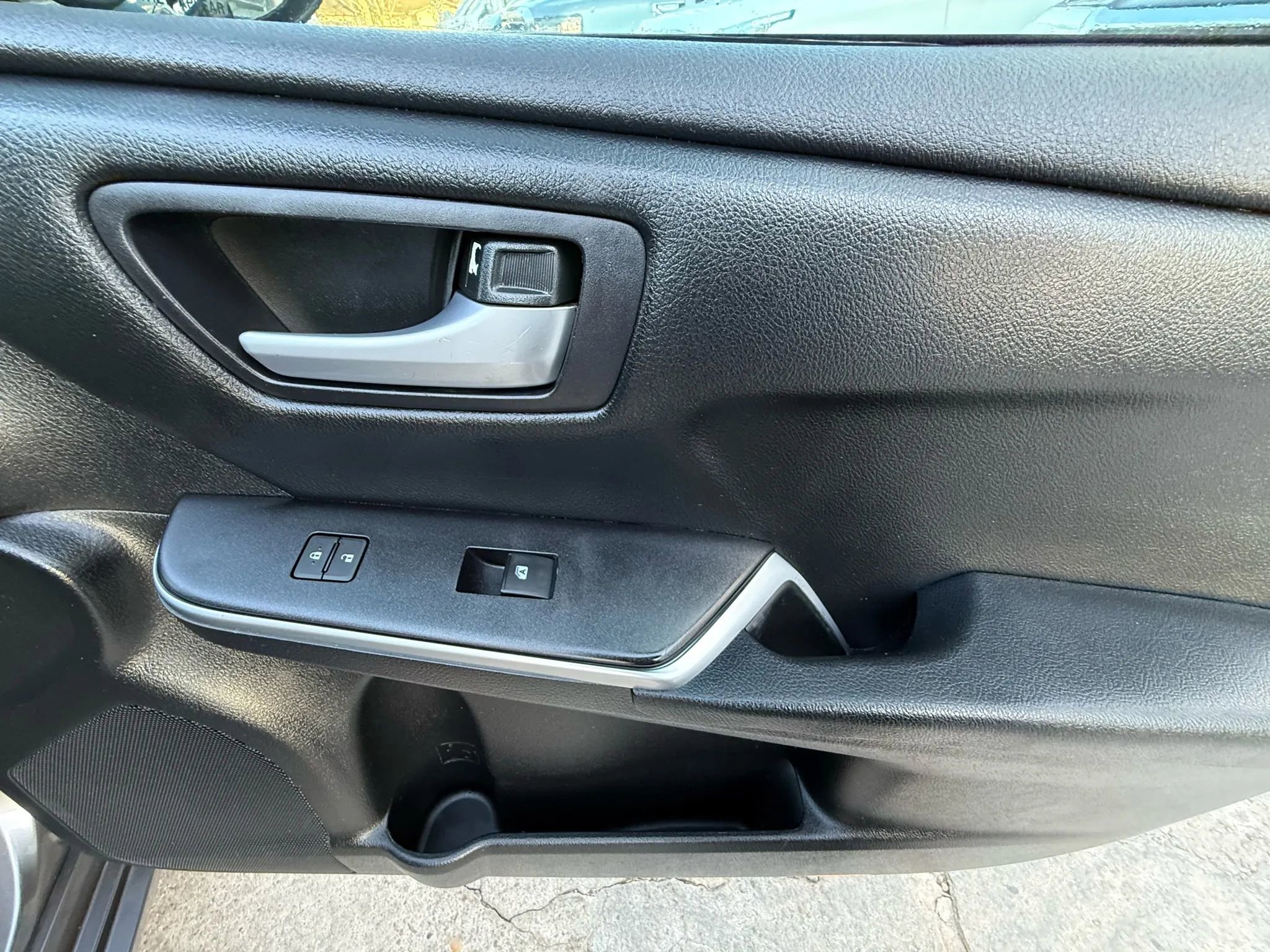 Used 2015 Toyota Camry SE FWD image 22