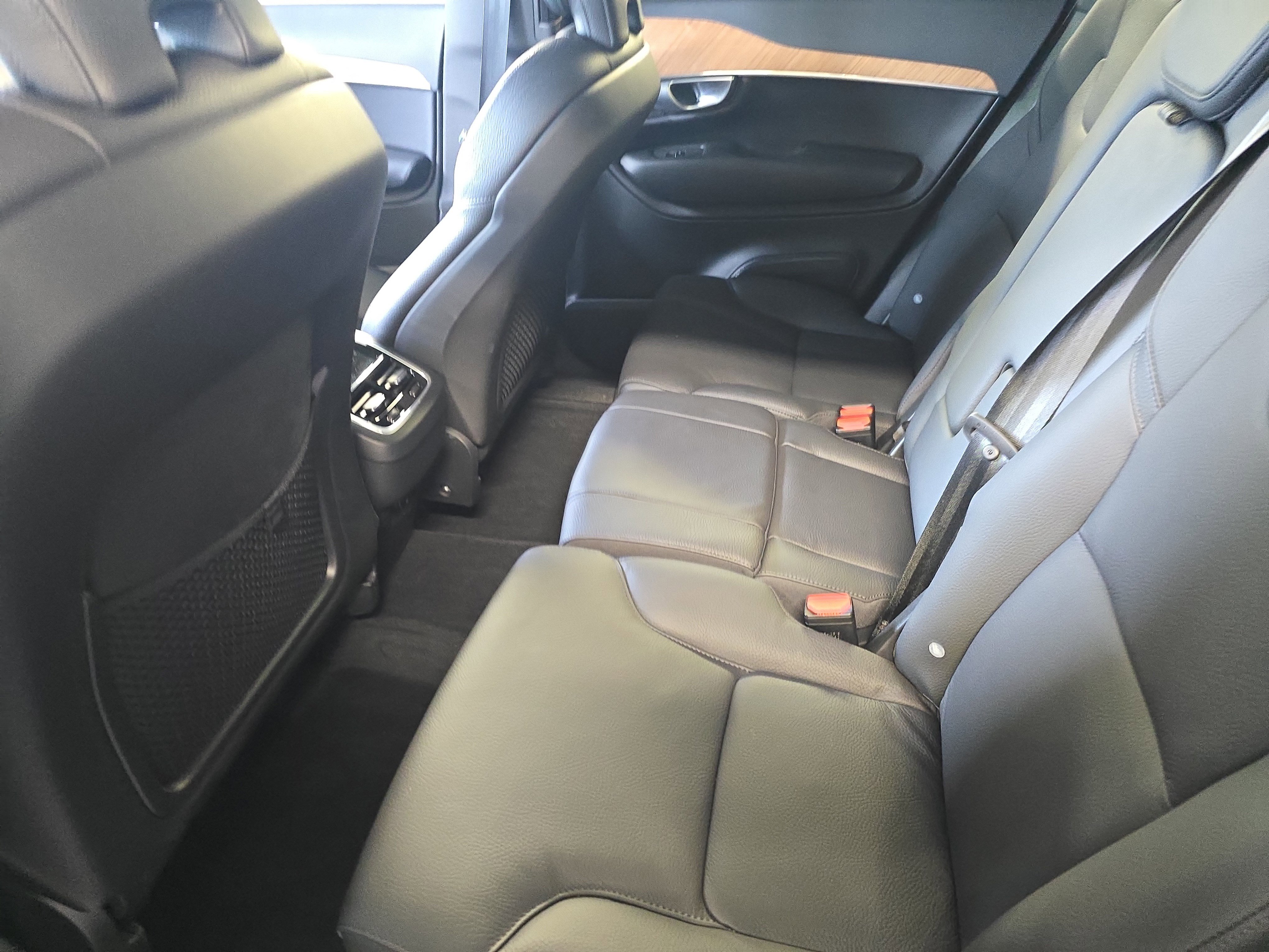 Used 2024 Volvo XC90 B6 Plus w/ Protection Package Premier AWD/4WD image 14