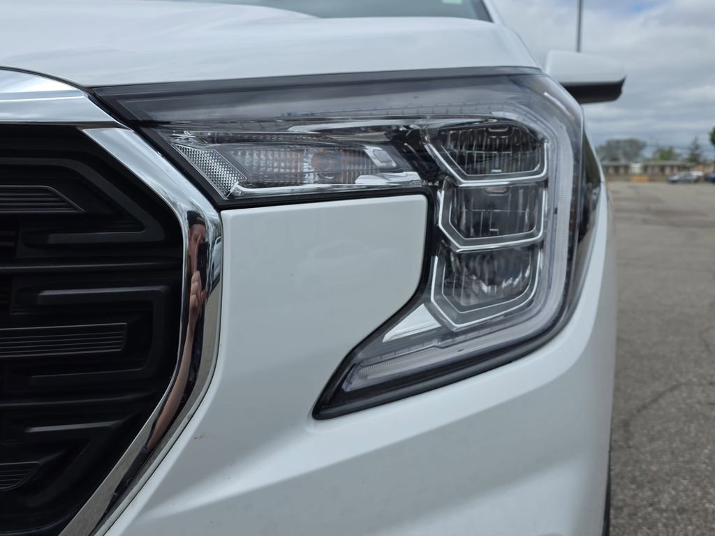 Certified 2024 GMC Terrain SLE w/ Driver Convenience Package FWD image 32