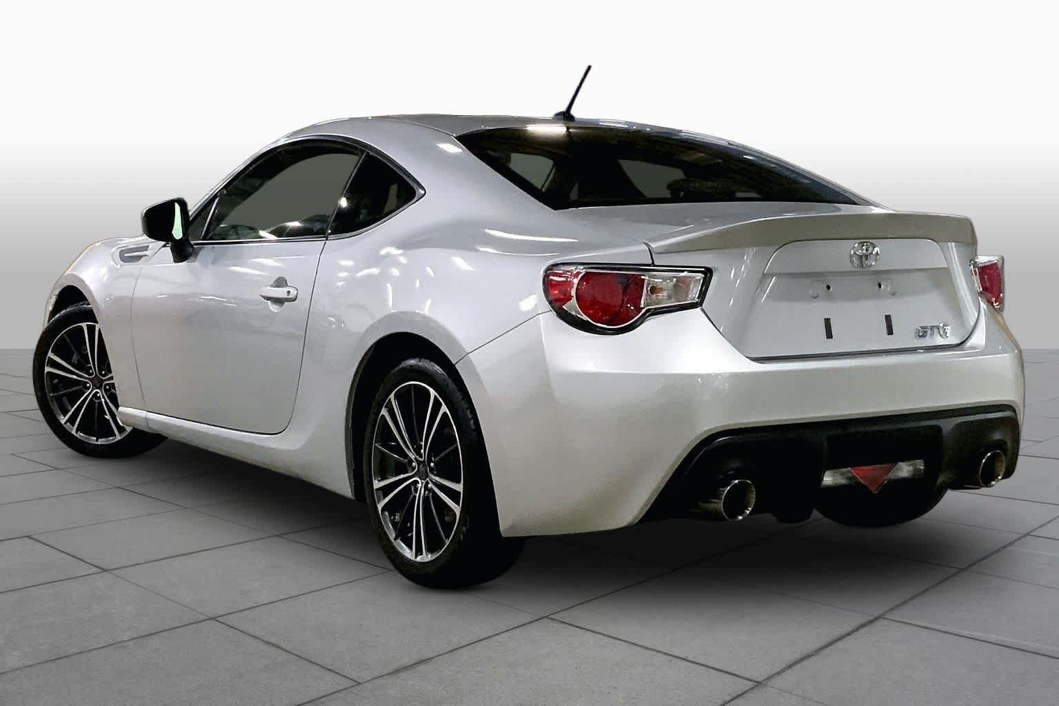 Used 2013 Scion FR-S RWD image 10