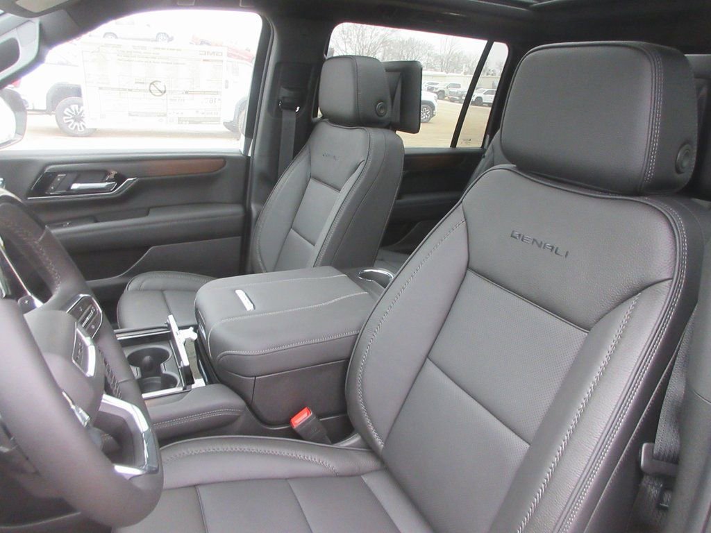 New 2026 GMC Yukon XL Denali w/ Denali Reserve Package image 13