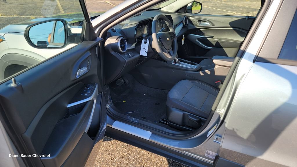 New 2026 Chevrolet Trax LS w/ LS Convenience Package FWD image 18