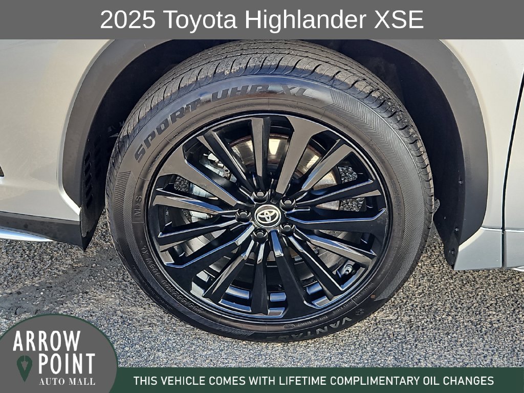 Used 2025 Toyota Highlander XSE AWD/4WD image 16