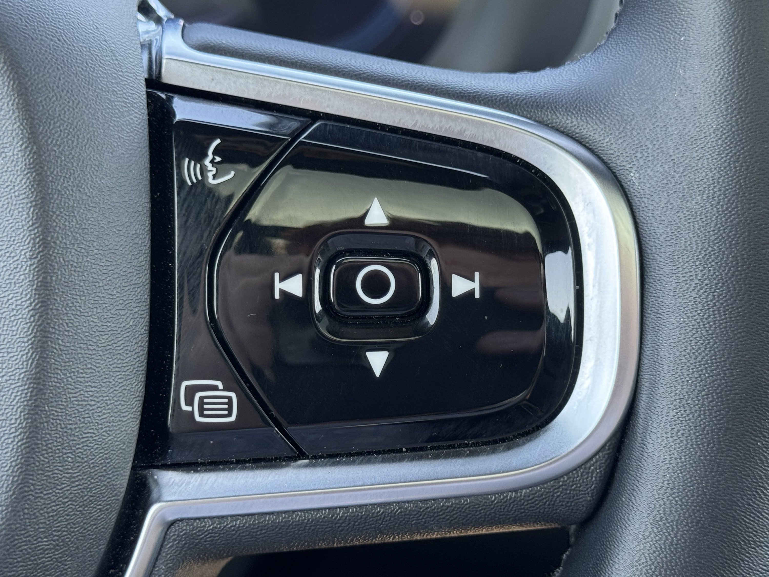 Used 2024 Volvo XC90 T8 Ultimate w/ Lounge Package image 75