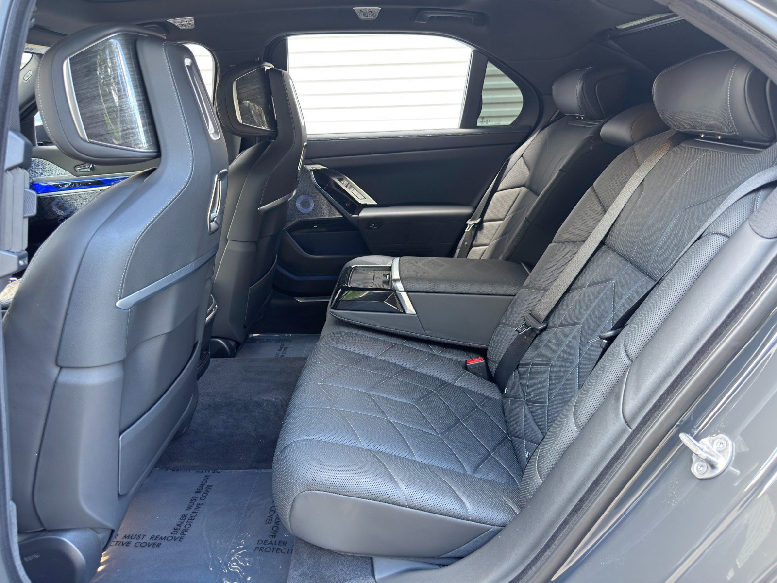 Used 2023 BMW 760i xDrive w/ Executive Package AWD/4WD image 45