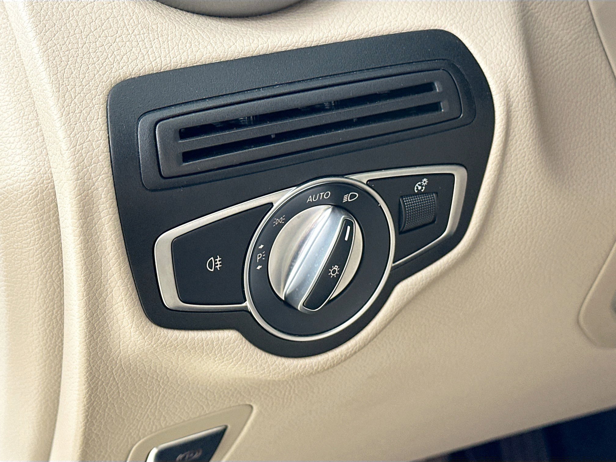 Certified 2021 Mercedes-Benz GLC 300 4MATIC image 10